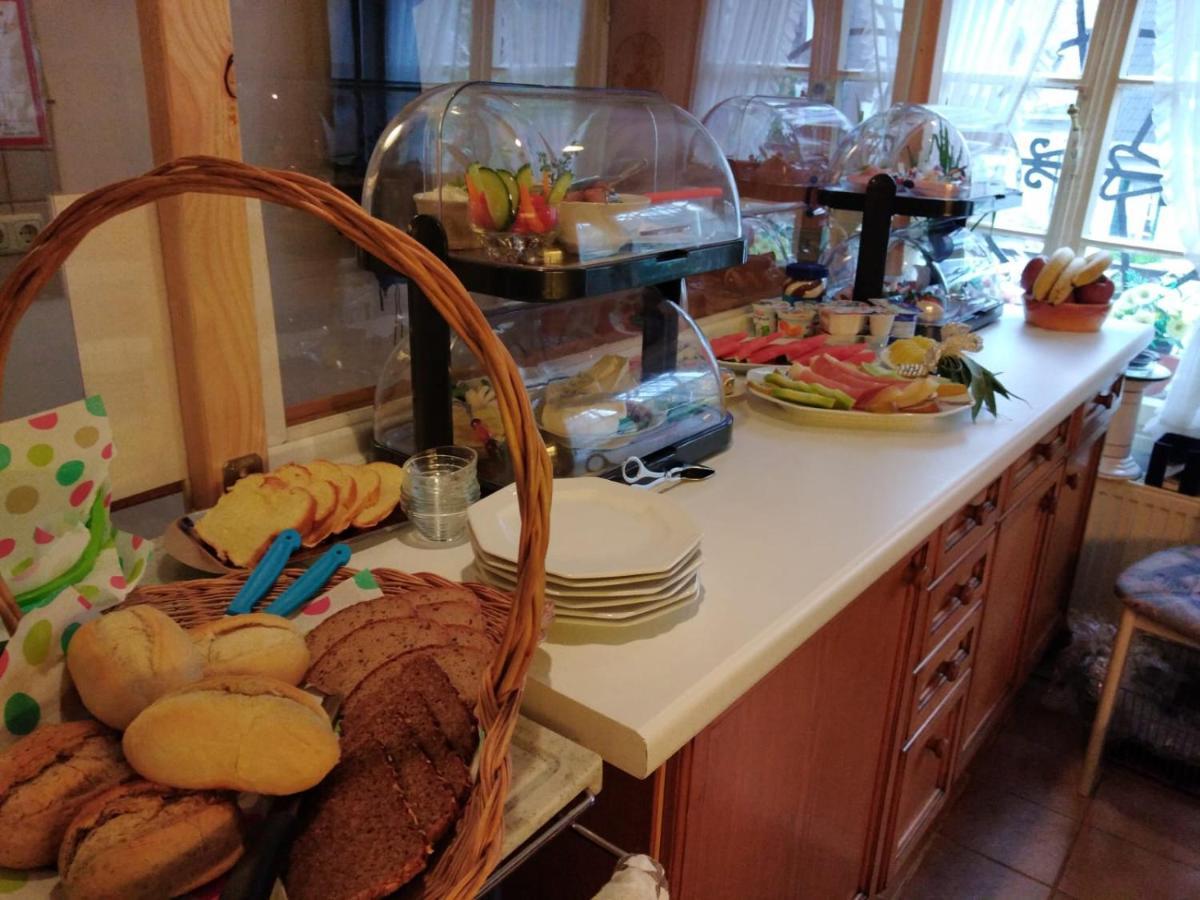 Gaestehaus Luise Bed & Breakfast Моншау Екстериор снимка