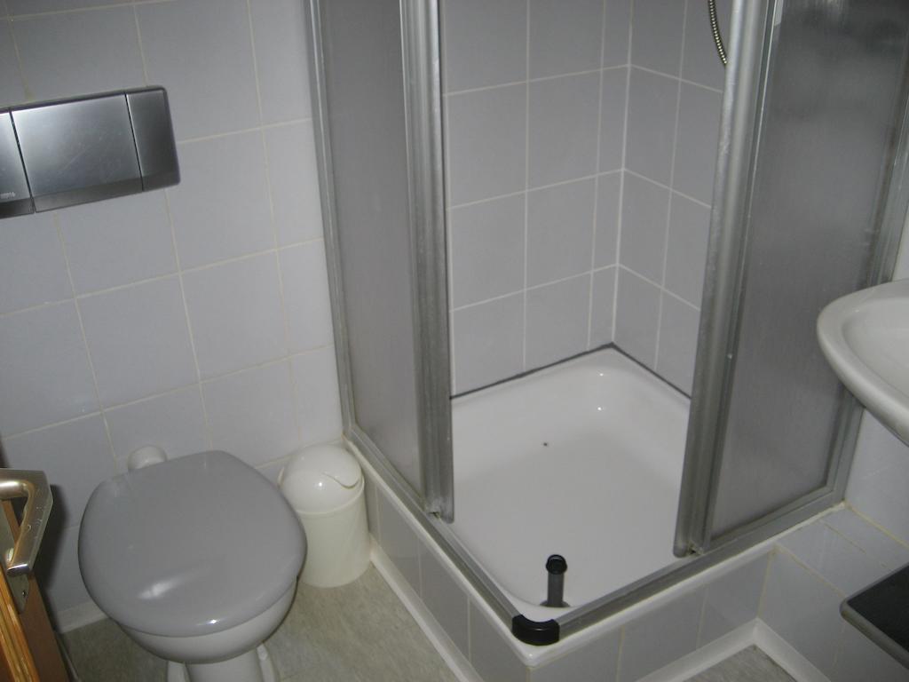 Gaestehaus Luise Bed & Breakfast Моншау Стая снимка