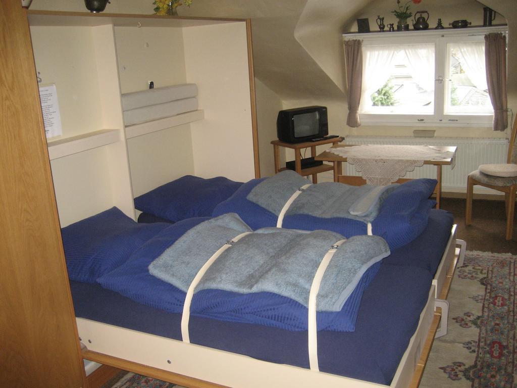 Gaestehaus Luise Bed & Breakfast Моншау Стая снимка